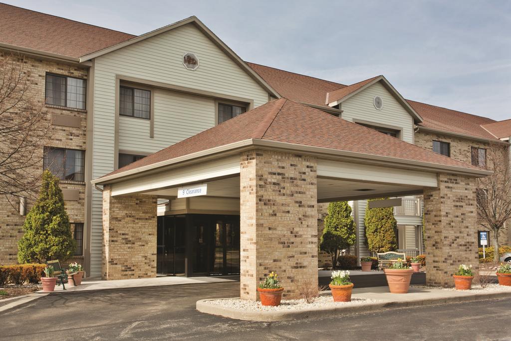 La Quinta Inn and Suites Milwaukee Delafield