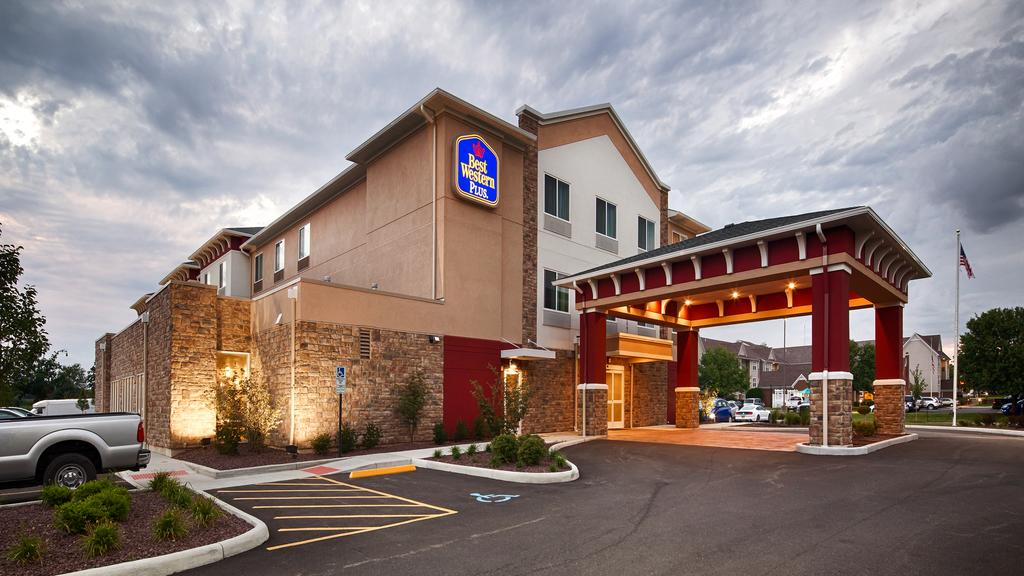 BEST WESTERN PLUS Boardman Inn and Suites