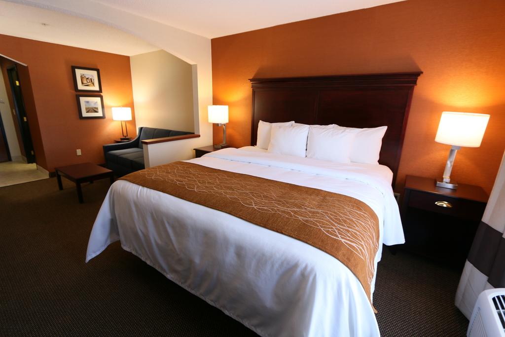 Comfort Inn and Suites Hutchinson