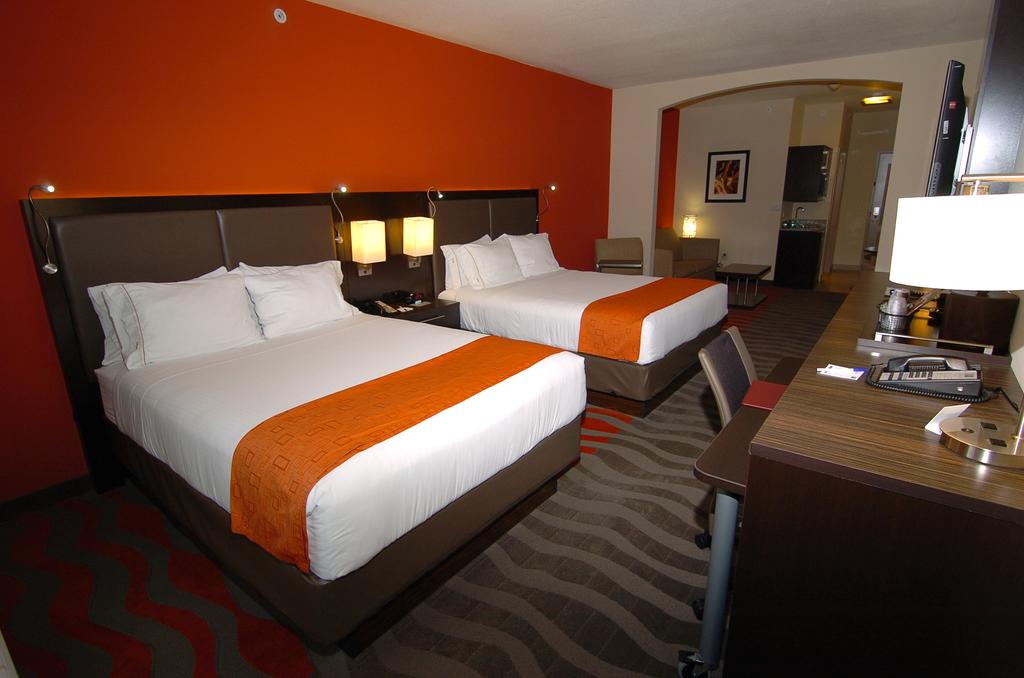 Holiday Inn Express Hutchinson West