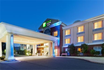 Holiday Inn Express Suites Sylva