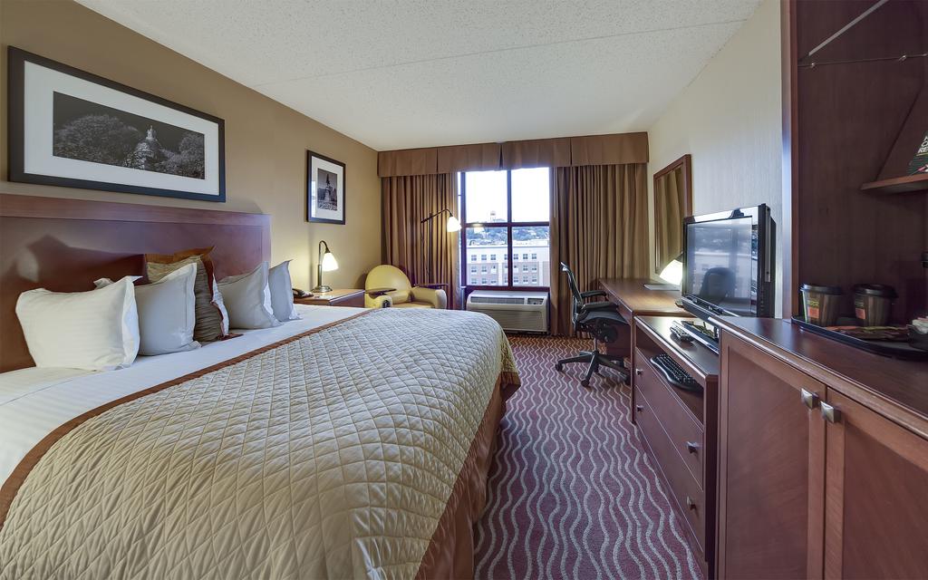 DoubleTree by Hilton Boston Logan Airport Chelsea