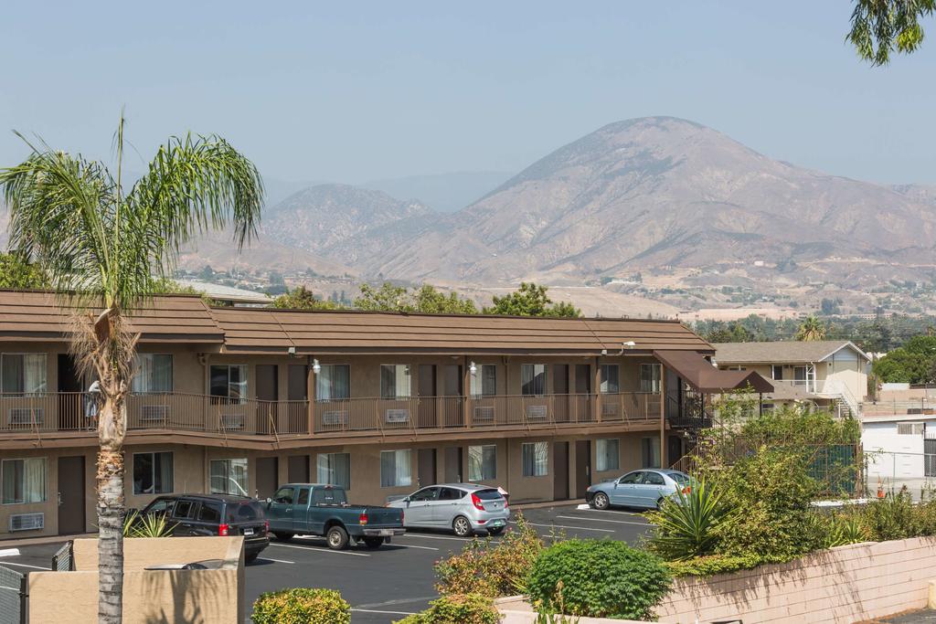 Days Inn - San Bernardino Riverside