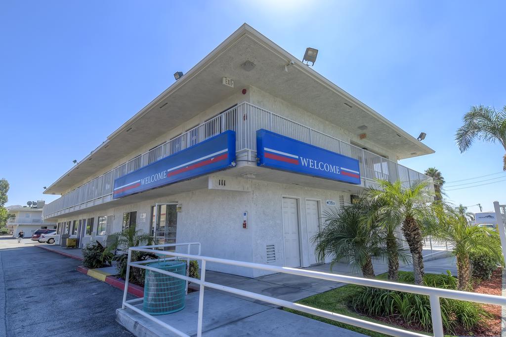 Motel 6 San Bernadino South