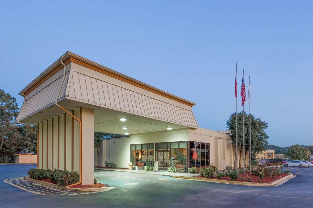 Baymont Inn and Suites Dalton