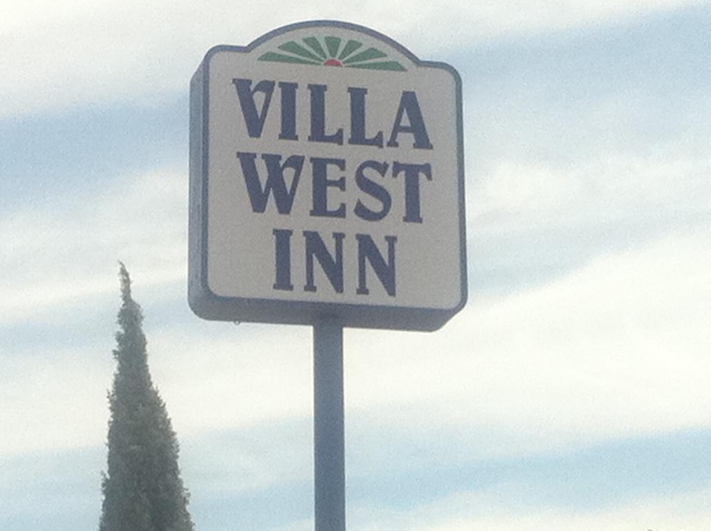 Villa West Inn