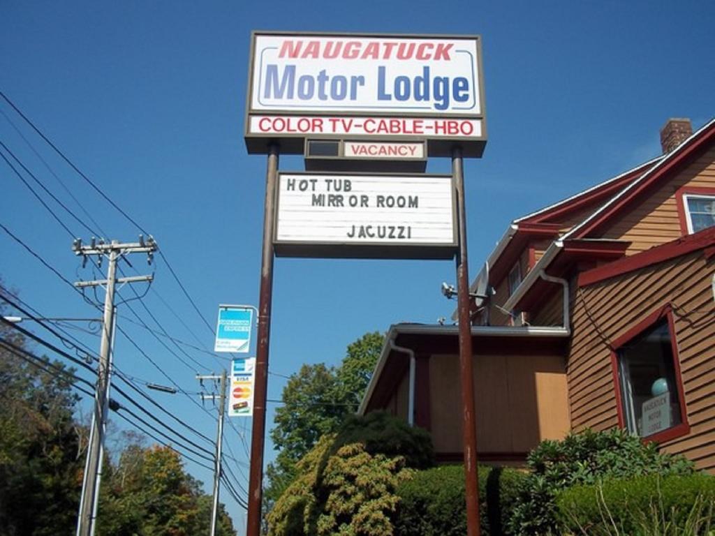 Naugatuck Motor Lodge