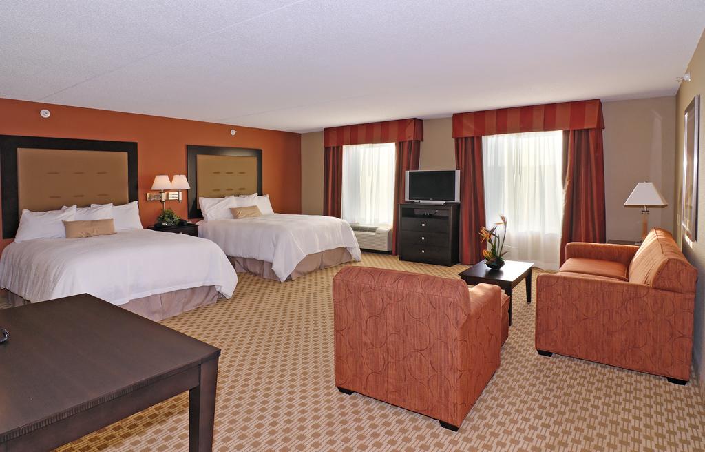 Hampton Inn and Suites Herndon-Reston