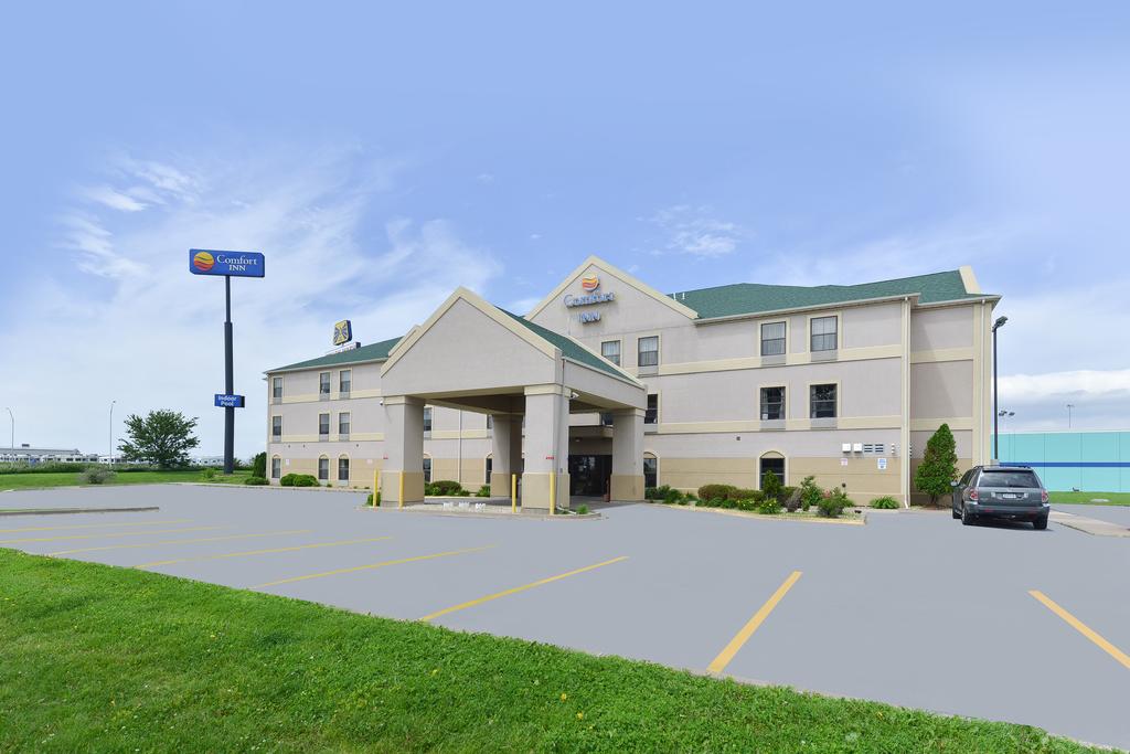 Comfort Inn Walcott near Davenport