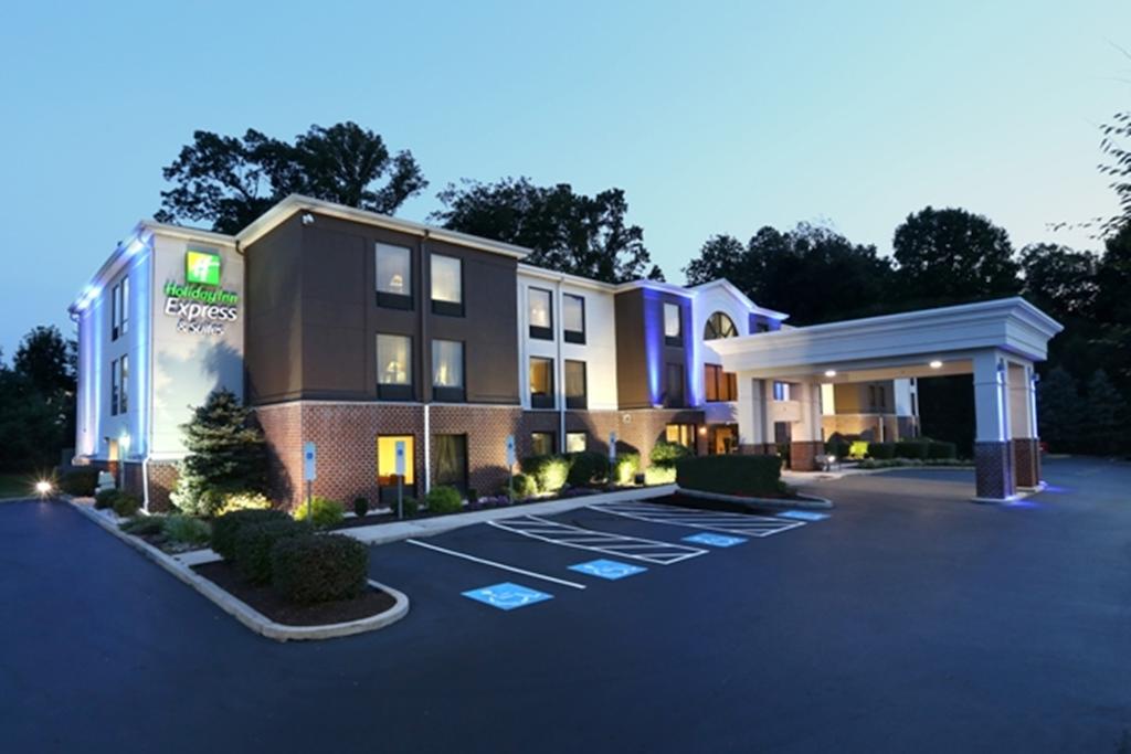 Holiday Inn Express and Suites West Chester