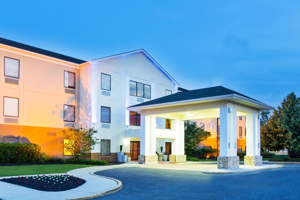 Holiday Inn Express and Suites Burlington - Mount Holly