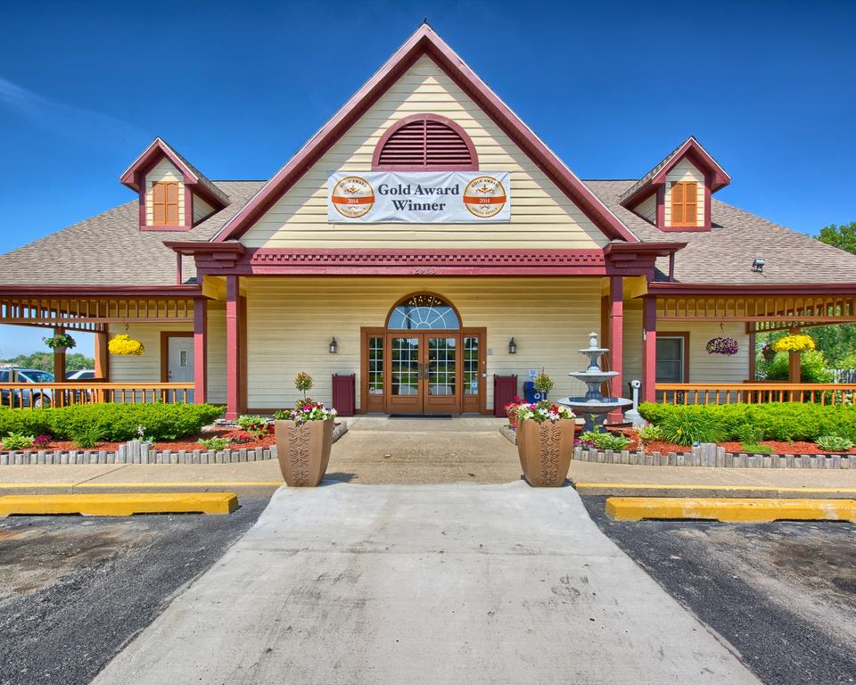 Econo Lodge Inn and Suites