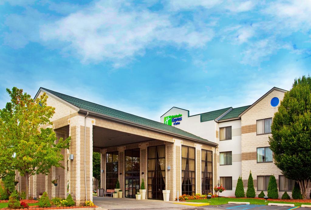 Holiday Inn Express and Suites Grand Rapids