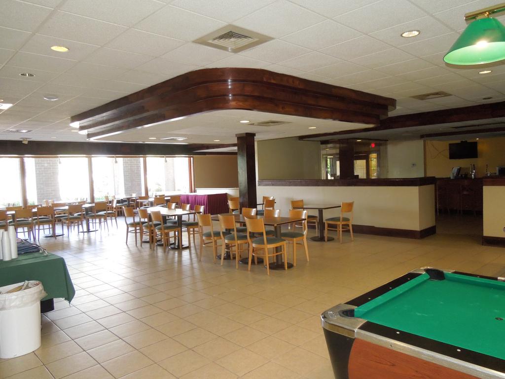 Days Inn and Suites Elyria