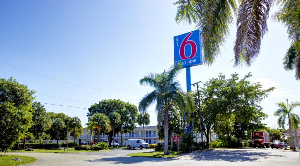 Motel 6 Lantana