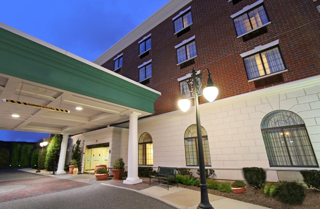 Hampton Inn and Suites Rockville Centre