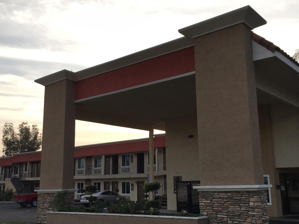 Ontario Inn and Suites