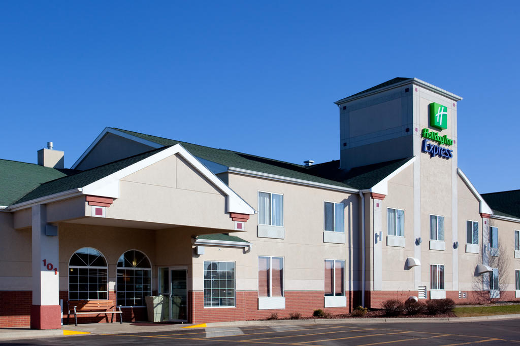 Holiday Inn Express Watertown