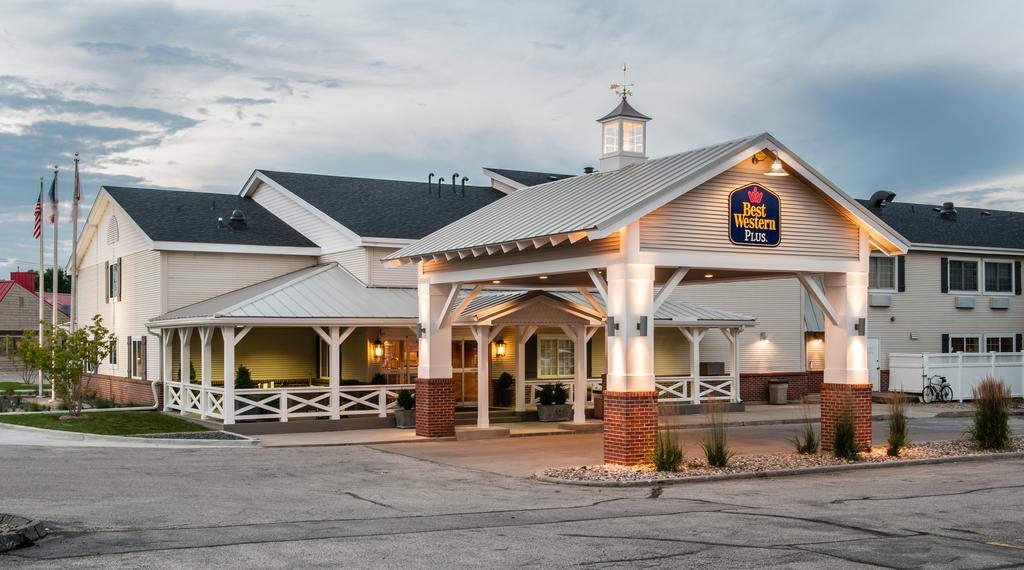 BEST WESTERN PLUS University Park Inn and Suites