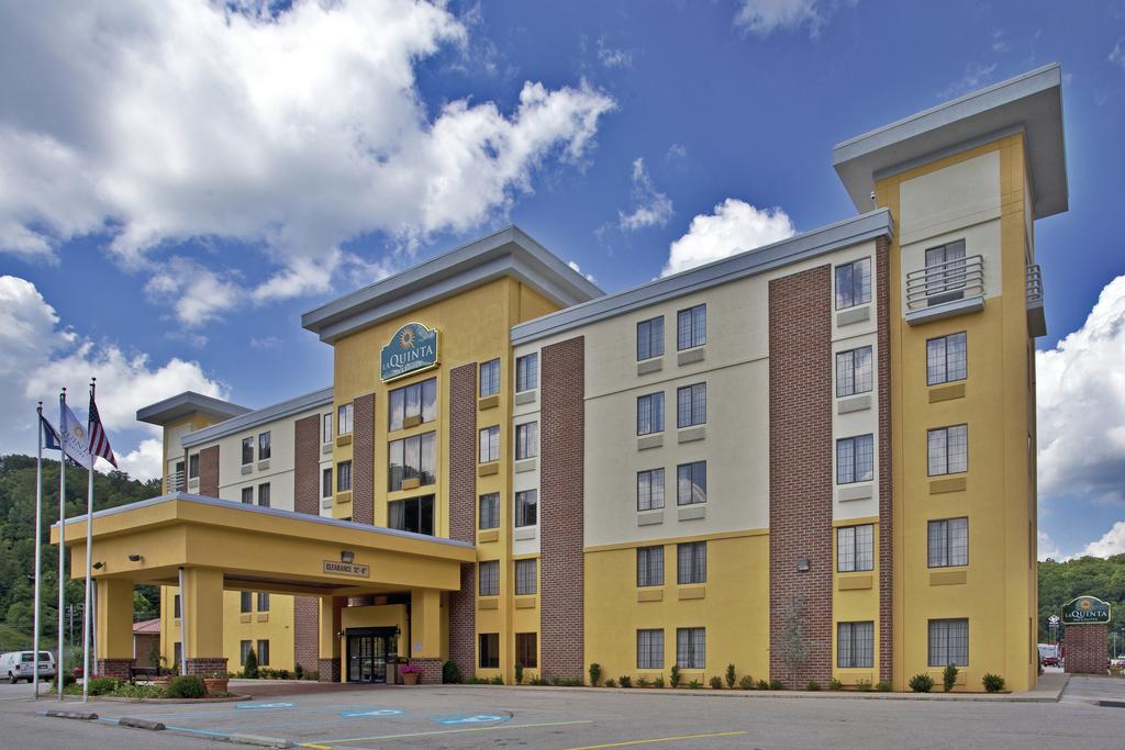 La Quinta Inn and Suites Elkview - Charleston NE