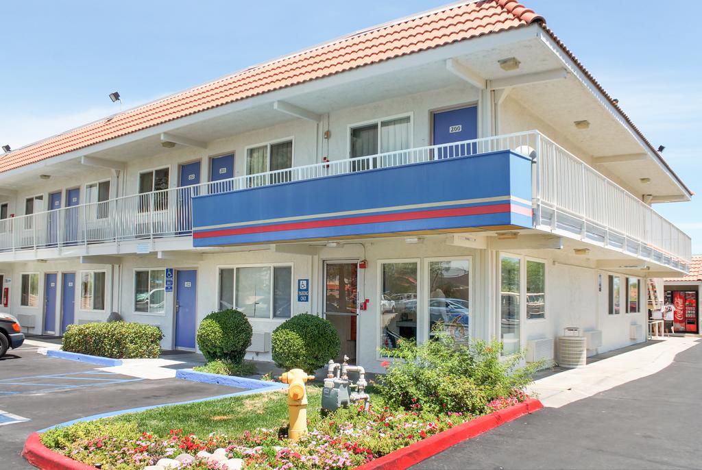 Motel 6 Lancaster