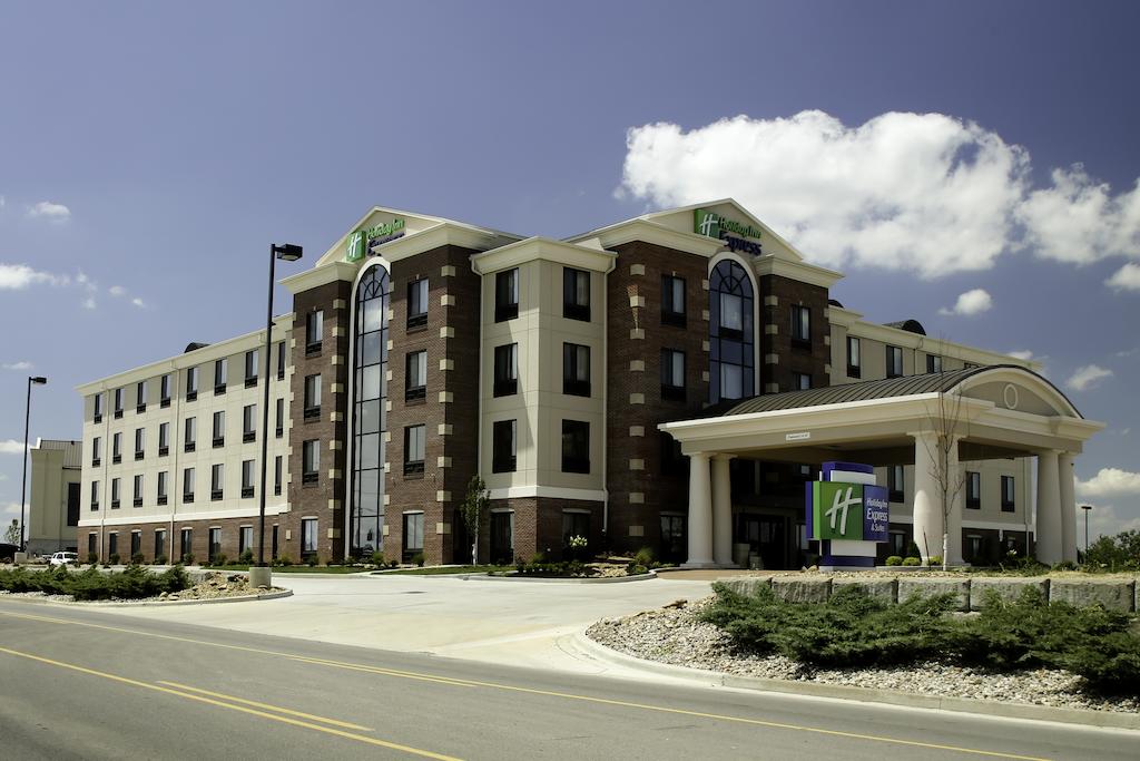 Holiday Inn Express Suites Marion Notheast