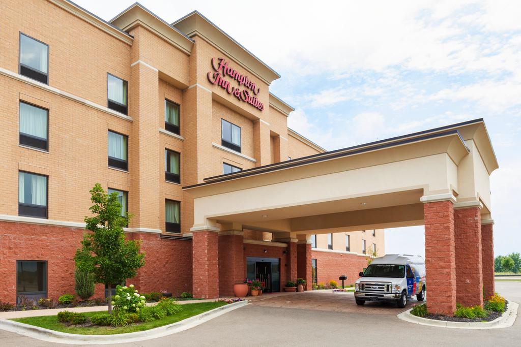 Hampton Inn and Suites Detroit - Chesterfield