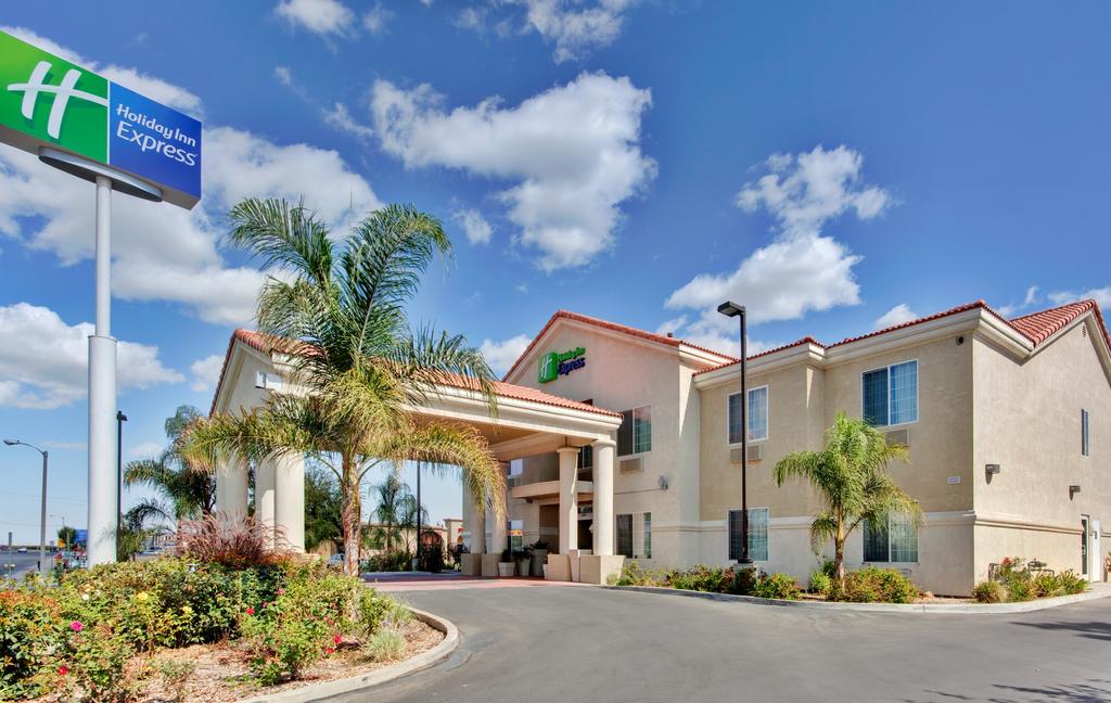 Holiday Inn Express Delano