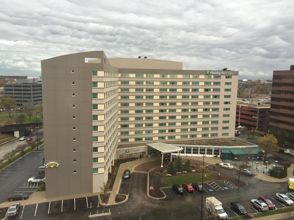 Holiday Inn Suites OHare