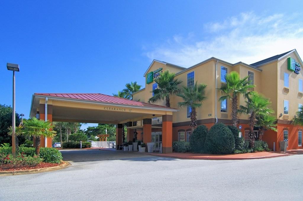 Holiday Inn Exp Suites Destin