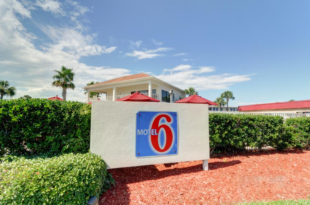 Motel 6 Destin FL