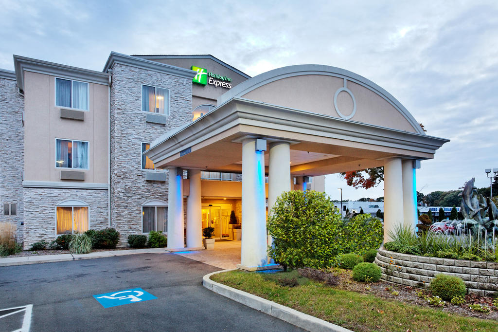 Holiday Inn Express Branford