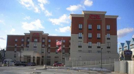 Hampton Inn and Suites Cincinnati-Uptown-University Area