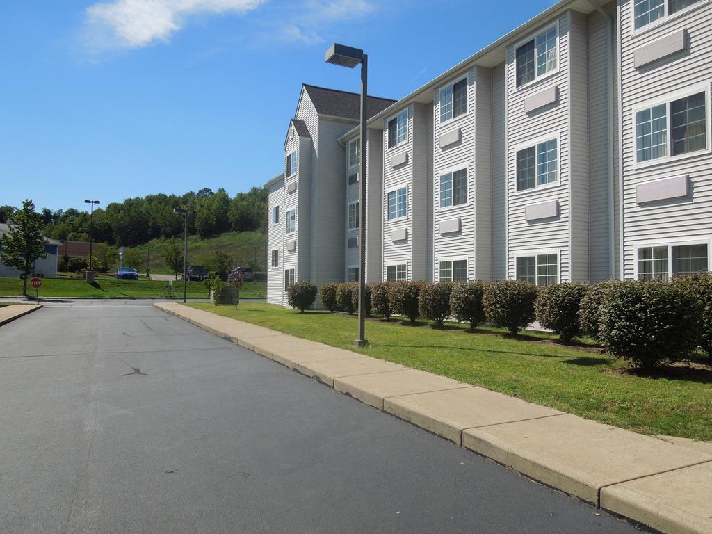 Econo Lodge Inn and Suites Pittsburgh