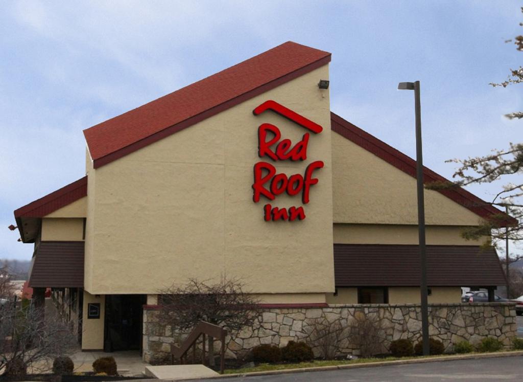 Red Roof Inn PLUS Pittsburgh South Airport