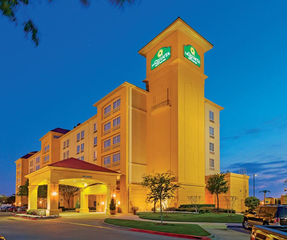 La Quinta Inn and Suites Arlington North 6 Flags Dr