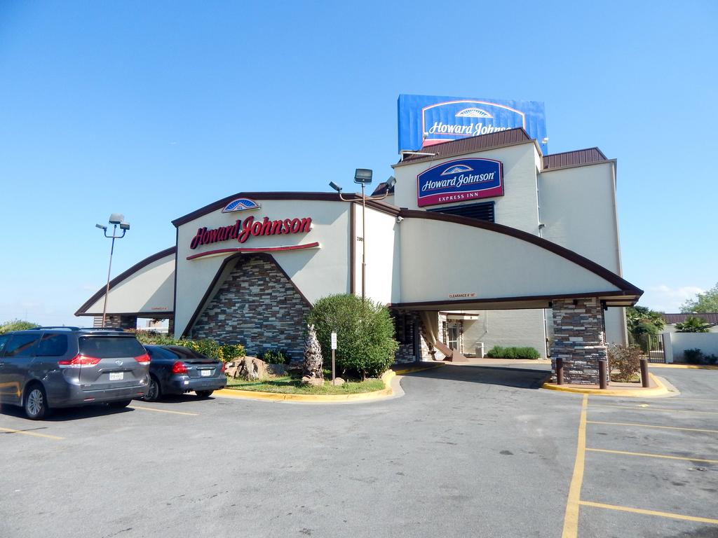 Howard Johnson Express Inn - Arlington Ballpark - Six Flags