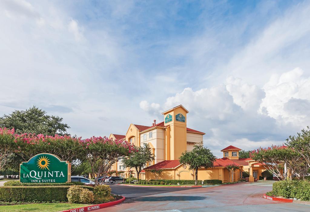 La Quinta Inn and Suites Dallas Arlington South