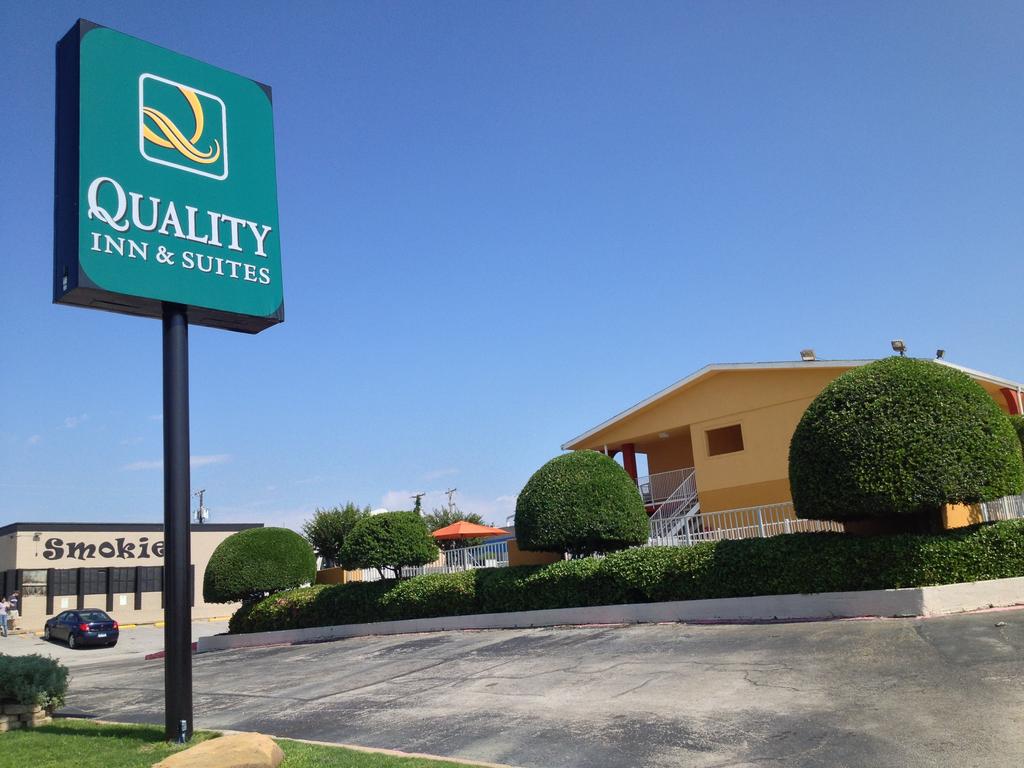 Quality Inn and Suites Six Flags Area