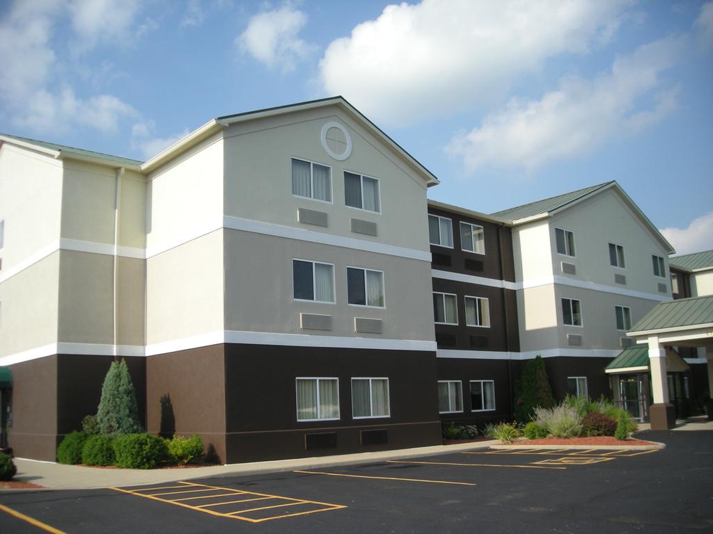 Red Roof Inn and Suites Ferdinand