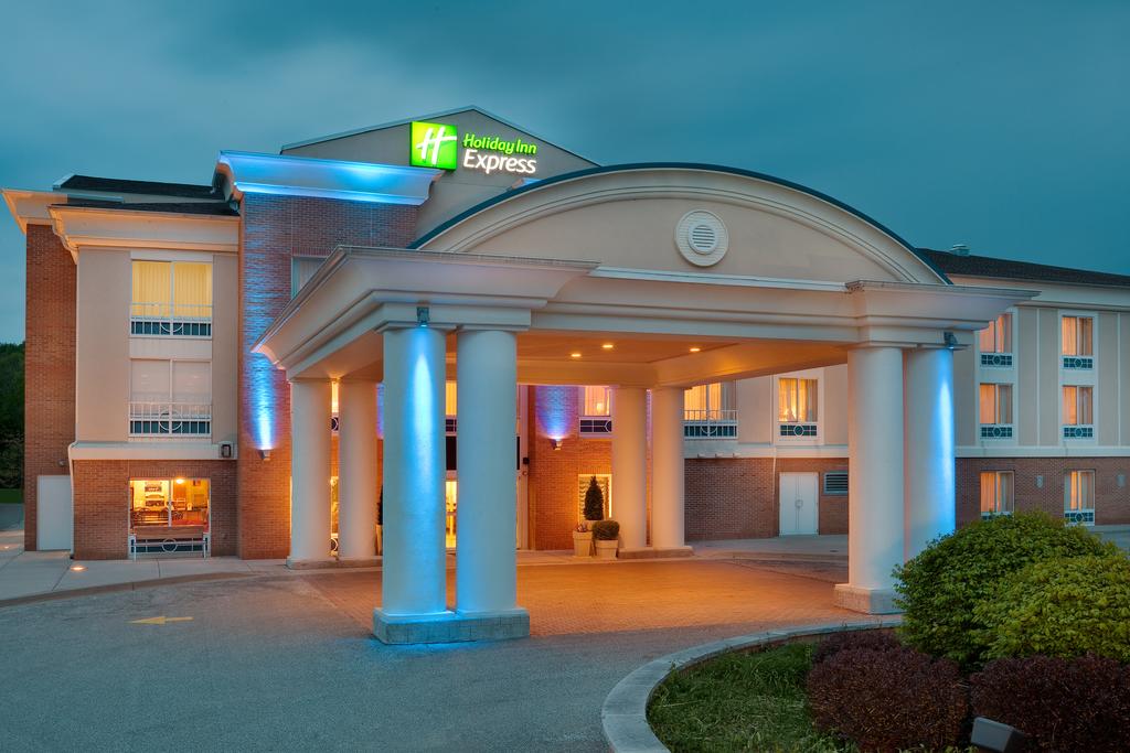 Holiday Inn Express and Suites Findleylake