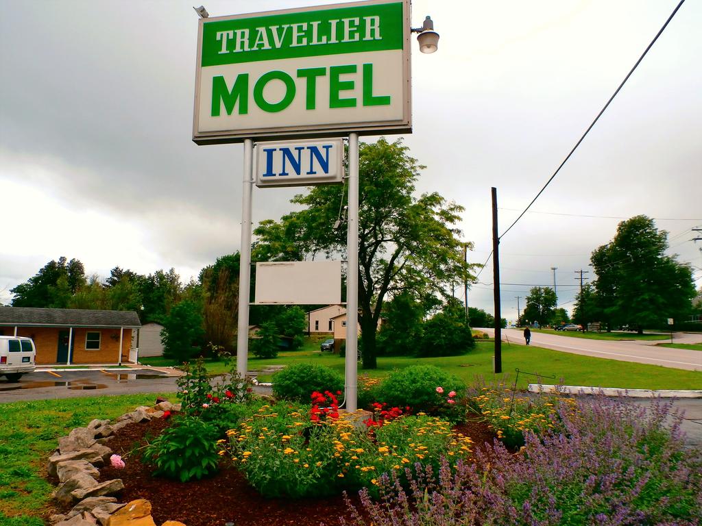 Travelier Motel