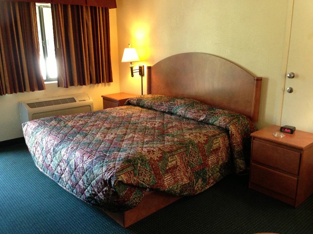 University Inn and Suites