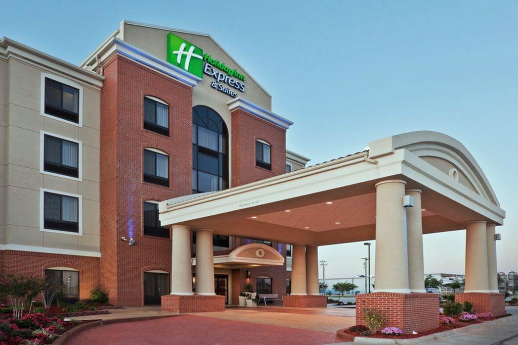 Holiday Inn Express and Suites Greensburg