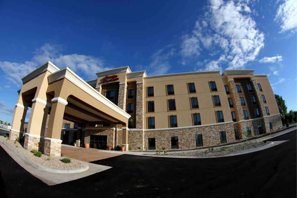 Hampton Inn and Suites Grand Forks