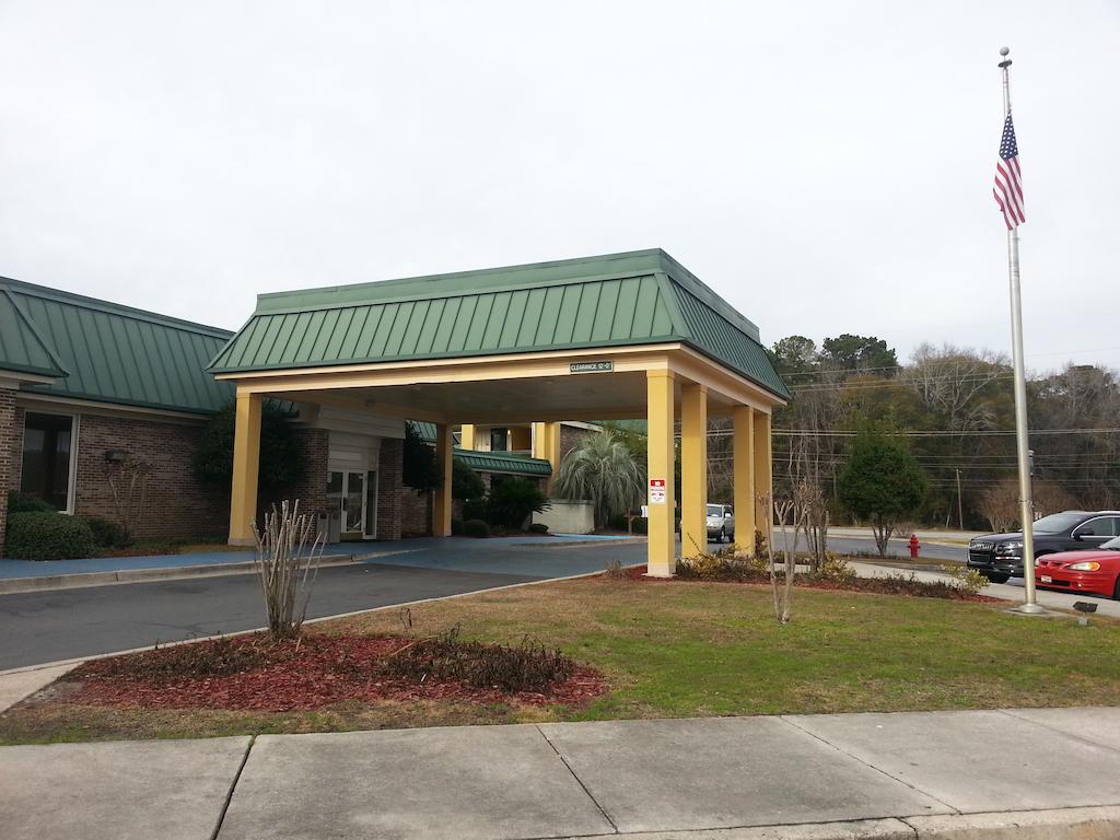 Econo Lodge Near Fort Stewart