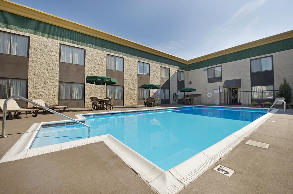 BEST WESTERN Huntington Mall Inn