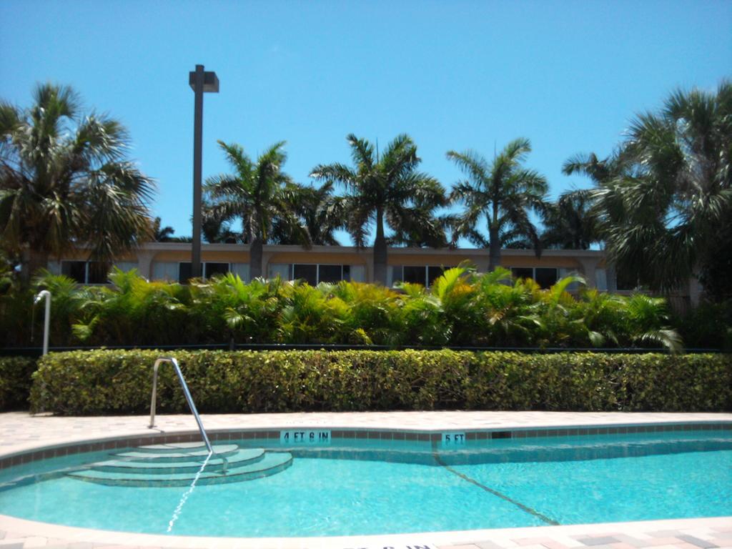 Hollywood Beach Golf Resort