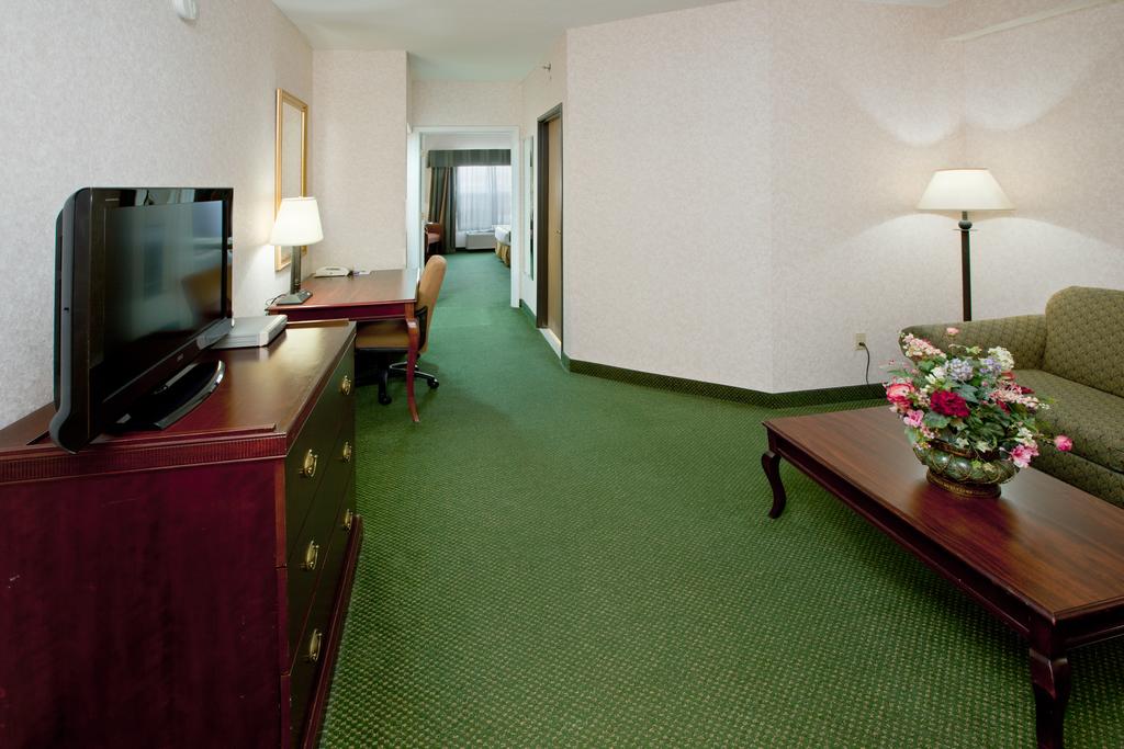 Holiday Inn Express Hotel And Suites Bad Axe