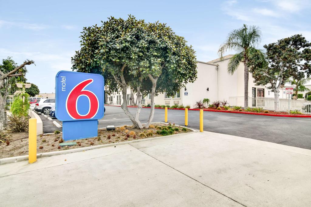 Motel 6 Carson